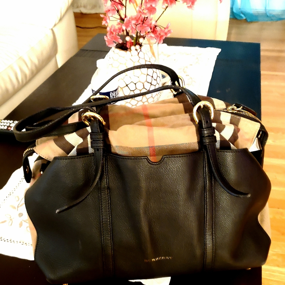 Burberry Tote Bag!!!